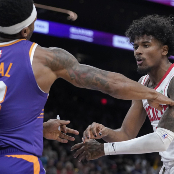 Bredli Bil umalo započeo tuču – Grin dobio udarac u lice VIDEO