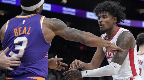 Bredli Bil umalo započeo tuču – Grin dobio udarac u lice VIDEO