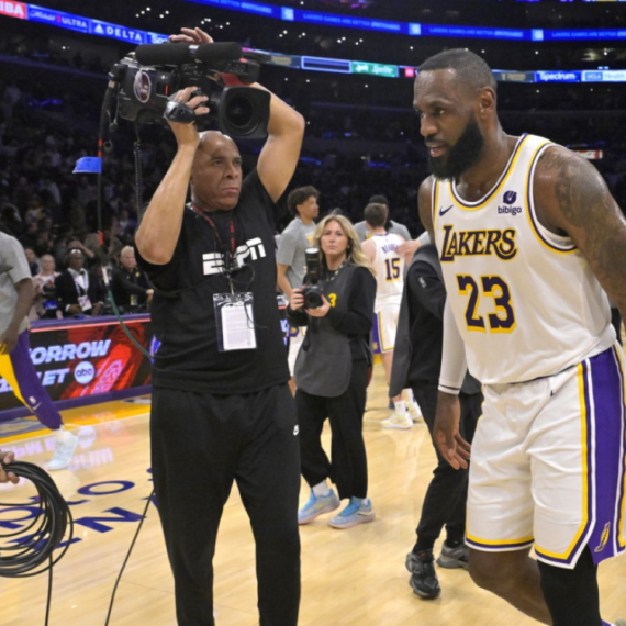 Lebron: Sjajno je za rekord, ali voleo bih da smo pobedili