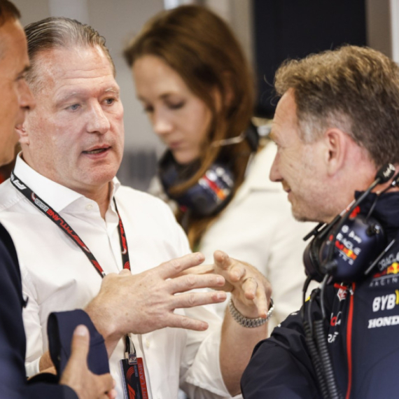 Ferstapen senior: Horner glumi žrtvu, Red Bul je pred eksplozijom