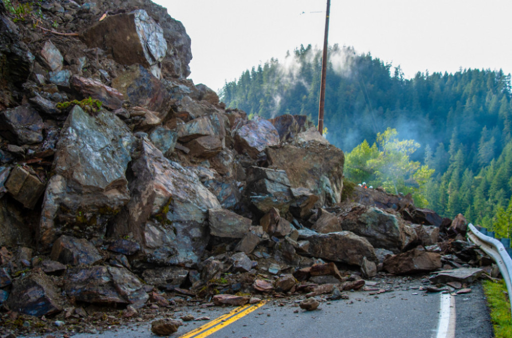Posle poplava, preti i klizište; Komšije u panici, stanje na terenu nije dobro