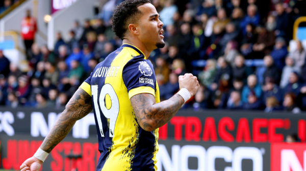 Prva pobeda Bornmut u 2024 – Barnli jednom nogom u Čempionšipu