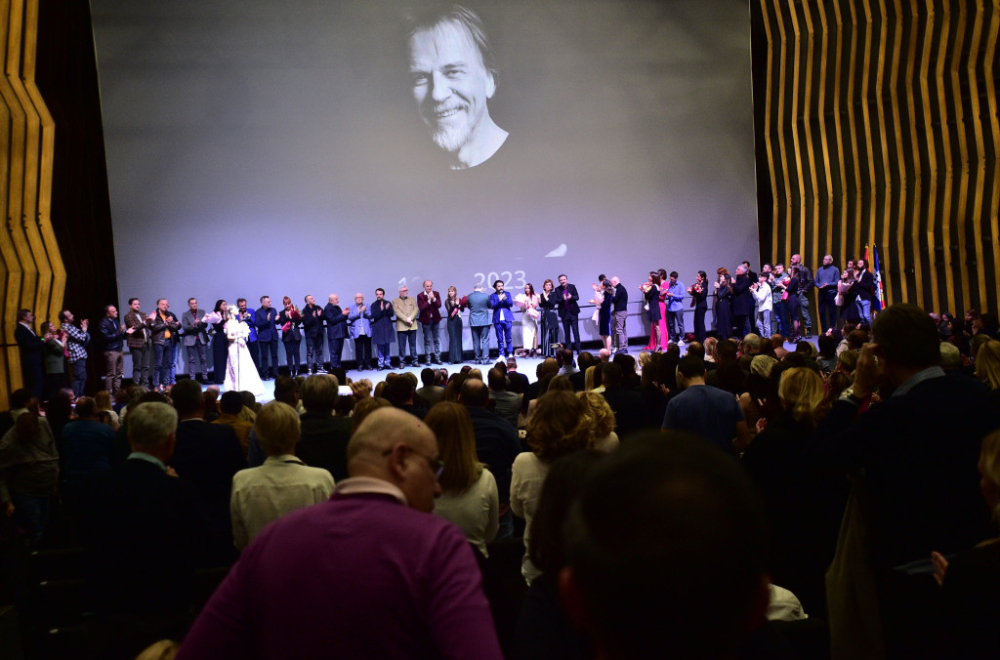 "Ruski konzul" zatvorio FEST, ovacije za Žarka Lauševića