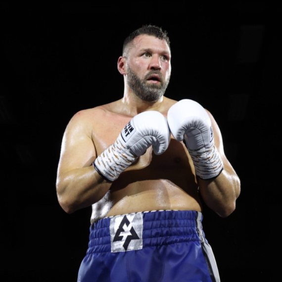 Bokseri krče put do Pariza: Pobede Veletića i Radovanović