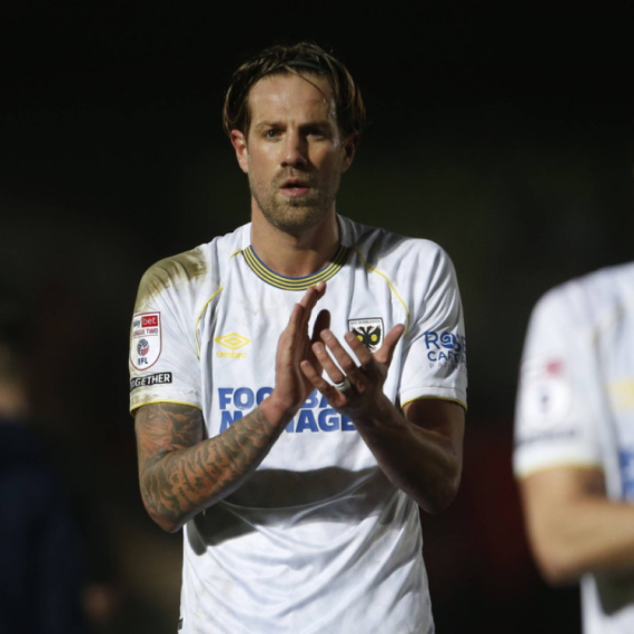 Kako razbesneti rivalske navijače – napucavajte ih loptama tokom zagrevanja VIDEO