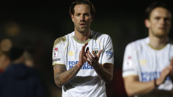 Kako razbesneti rivalske navijače – napucavajte ih loptama tokom zagrevanja VIDEO