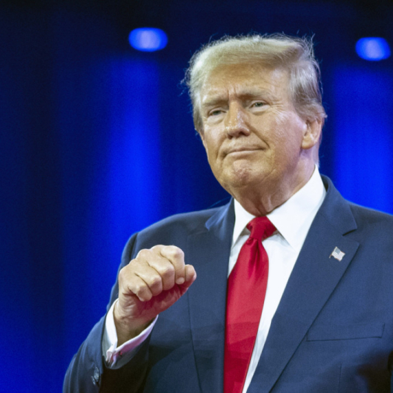 "Danas ćete pokazati celom svetu da je ovo Trampova zemlja"