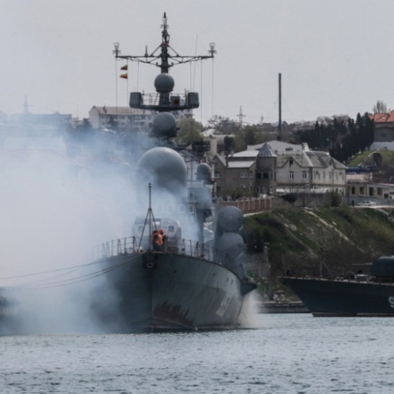 Gori Krim; Uništen "Sergej Kotov", odjekuju eksplozije, oboren Su-24