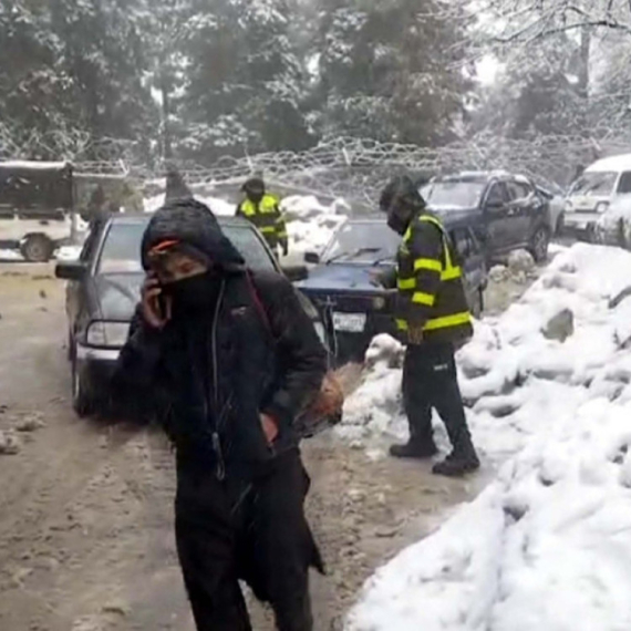 Sneg napravio totalni haos; Uništene kuće, poginulo 35 osoba VIDEO