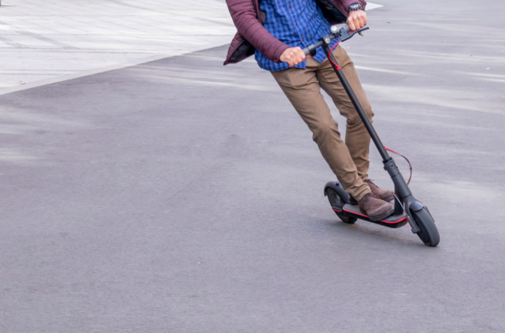 Stručnjaci upozoravaju: Evo zašto vozači električnih trotineta masovno stradaju