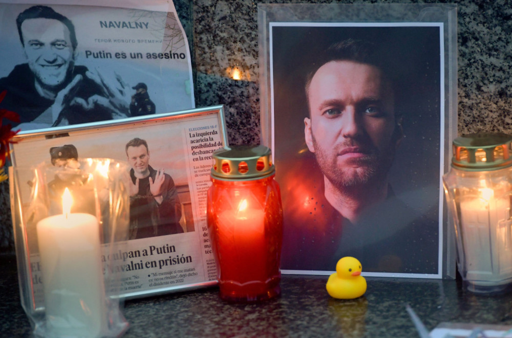 Svešteniku koji je sahranio Navaljnog zabranjen rad