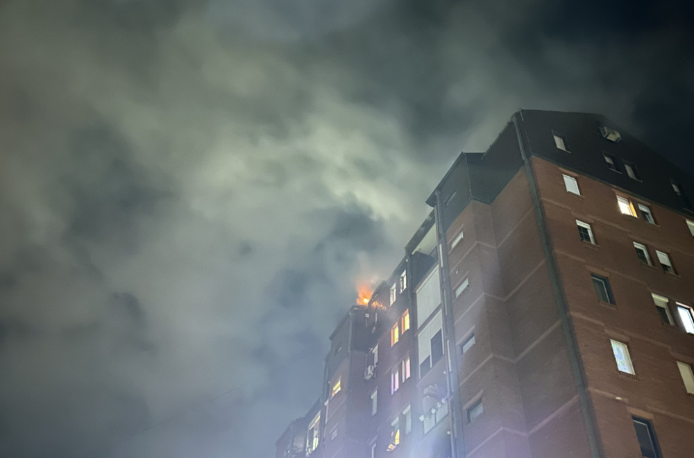 Kraj agonije: Lokalizovan požar u zgradi u Čačku, vatrogasci heroji FOTO