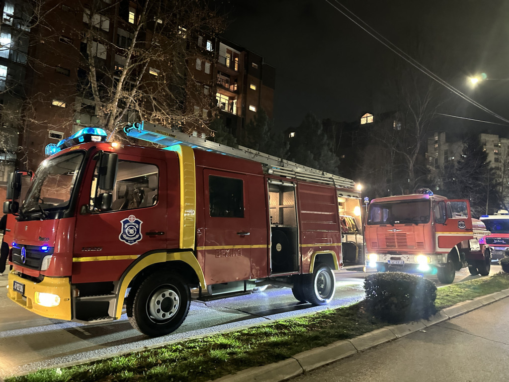 Kraj agonije: Lokalizovan požar u zgradi u Čačku, vatrogasci heroji FOTO
