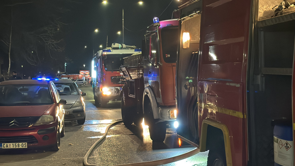 Kraj agonije: Lokalizovan požar u zgradi u Čačku, vatrogasci heroji FOTO