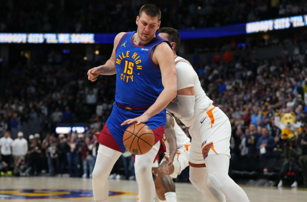 Jokićev dabl-dabl protiv nemoćnog Nurkića – ali Finiks slavio posle produžetka VIDEO