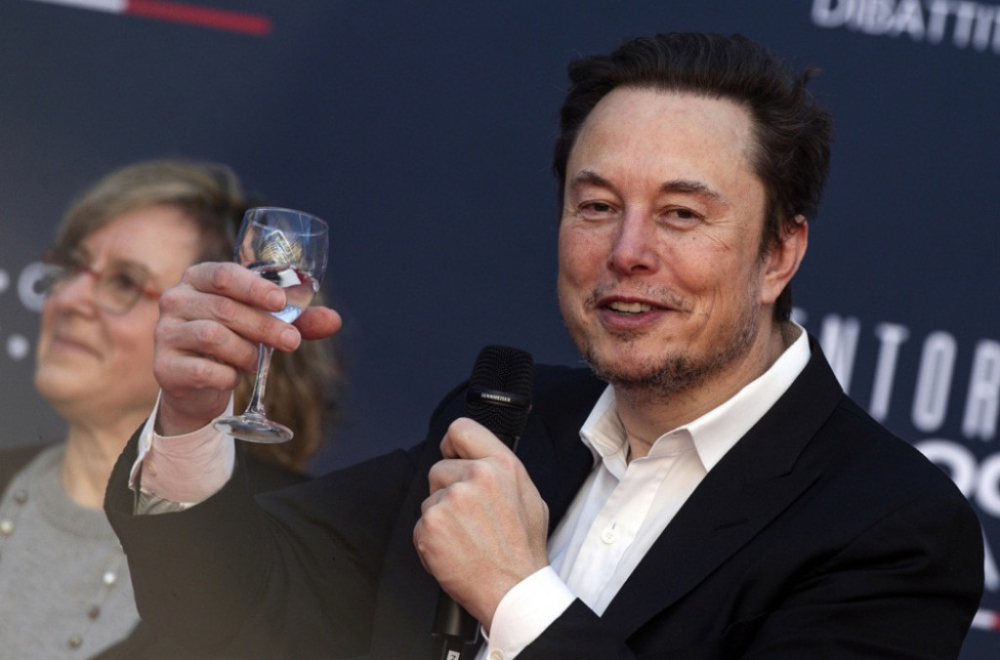 Žena nasela na lažnog Maska: "Rekao mi je da me voli, dala sam mu 50.000 dolara"