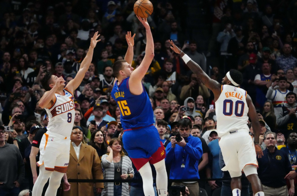 Jokić nestvarnom trojkom uz zvuk sirene zaludeo Ameriku VIDEO