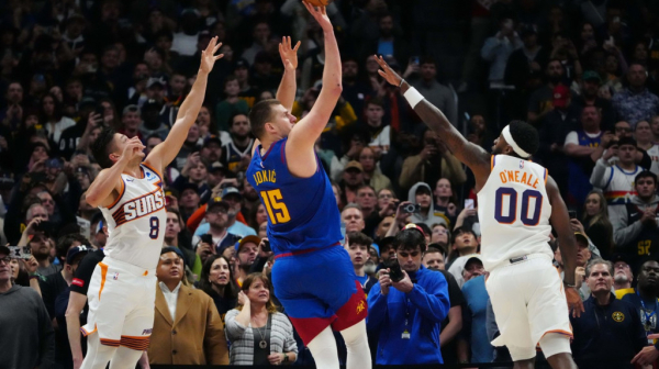 Jokić nestvarnom trojkom uz zvuk sirene zaludeo Ameriku VIDEO