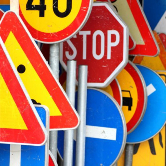 Pet miliona za nove saobraćajne znakove u Nišu