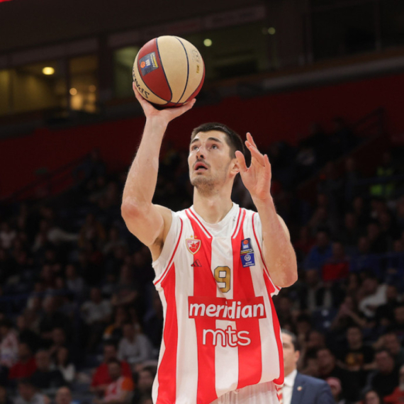 Tenzije u "Pioniru" posle utakmice: Mitrović zaustavio navijača VIDEO