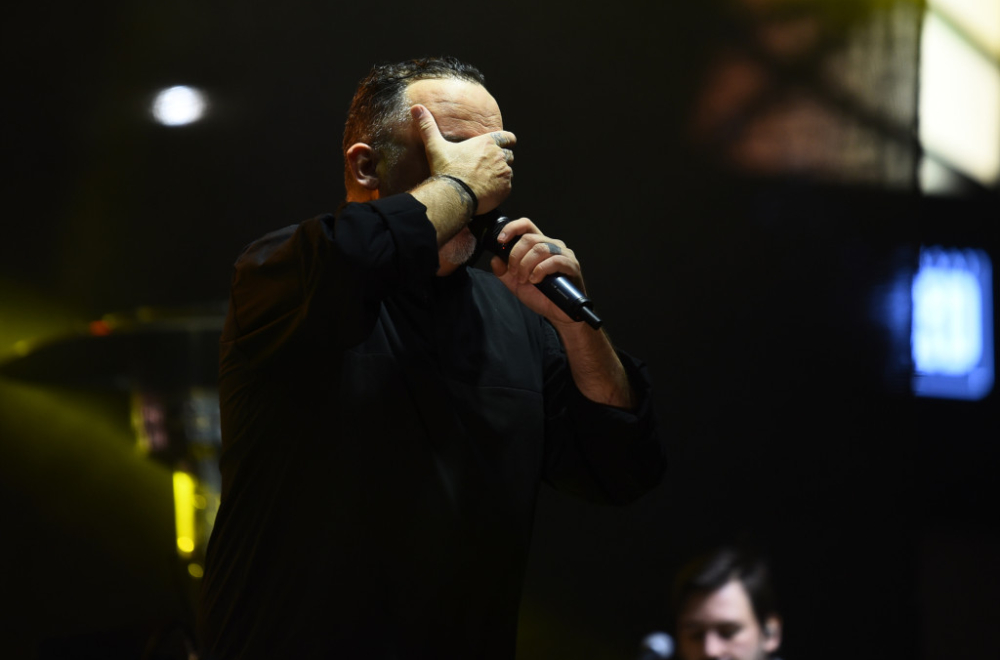 Potpuni haos na nastupu Tonija Cetinskog u Beogradu: Izgubio ravnotežu i pao na glavu VIDEO