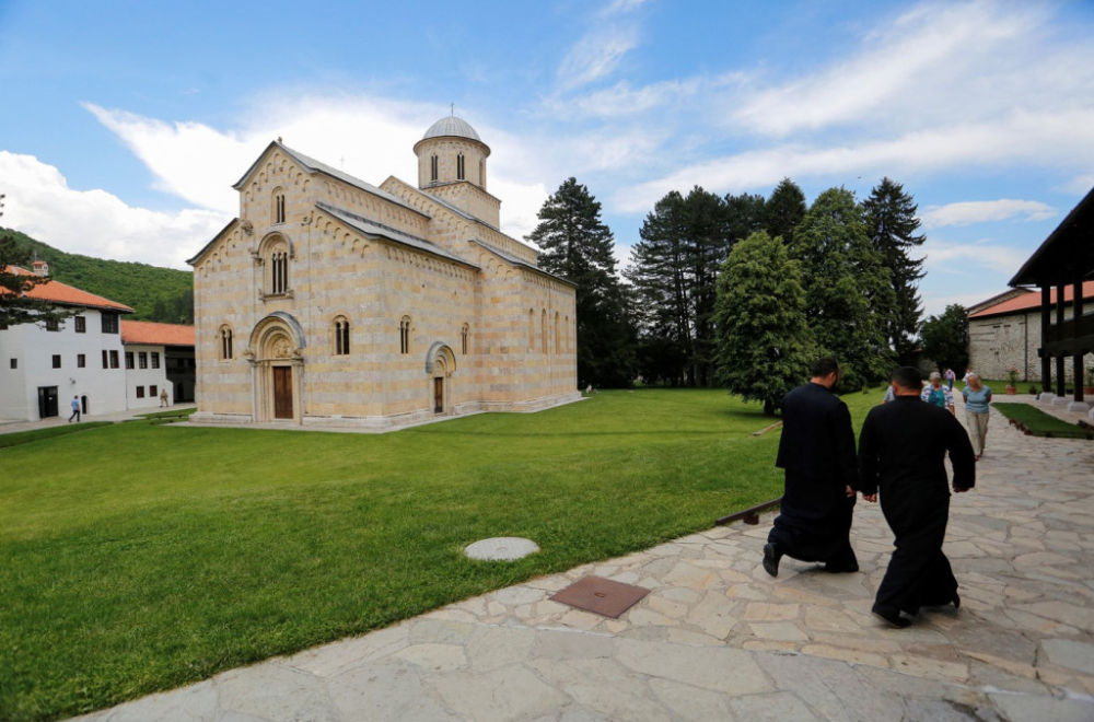 I dalje bez pomaka u slučaju vraćanja zemlje Visokim Dečanima: Prištinske institucije ćute