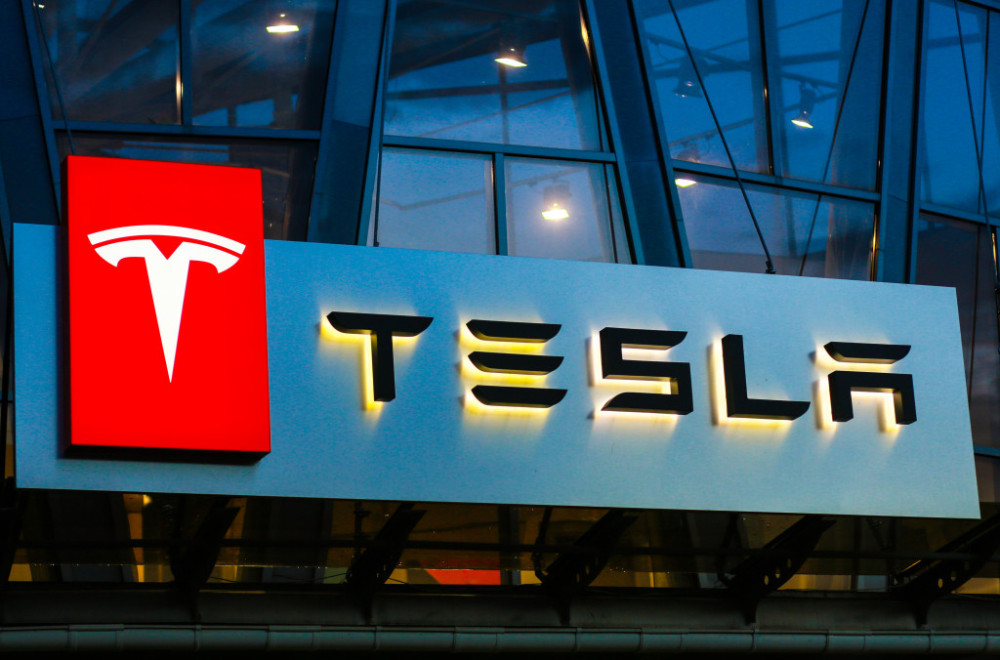 Tesla gubi stotinu miliona evra