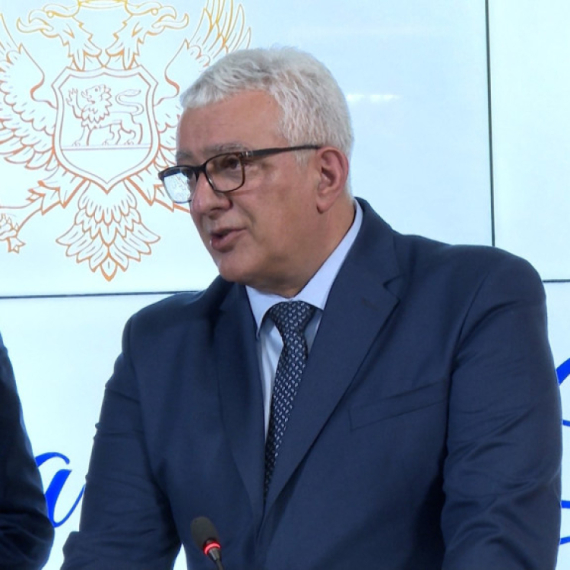 Total chaos in Cetinje: MPs picked up a fight; "Shame on you" VIDEO