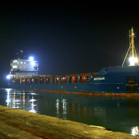 Krenuli su: Isplovio brod sa 2.700 tona pomoći