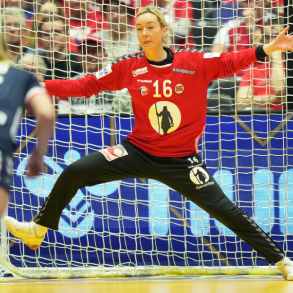 Strašne scene – rukometašica Lunde se srušila na terenu FOTO