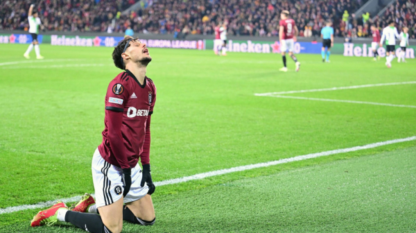 Promašaj dana – Birmančević pred praznim golom Liverpula VIDEO