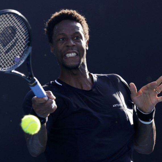 Monfis stigao Federera