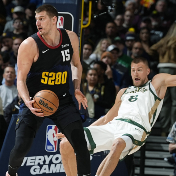 Jokić zabrinuo bandažom, pa isporučio tripl-dabl u trileru protiv Seltiksa