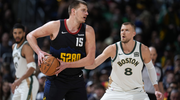 Jokić se "igrao" sa Porzingisom – ovako je rešio derbi VIDEO