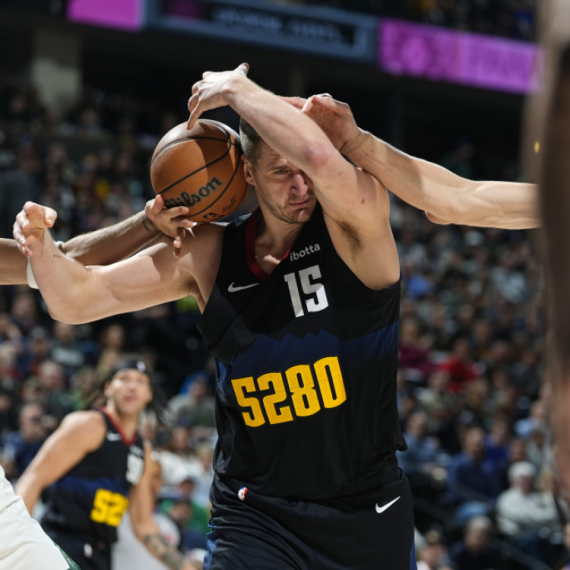 Jokić je zbog ovoga dobio tehničku – "poludeo", pa krenuo na sudiju VIDEO