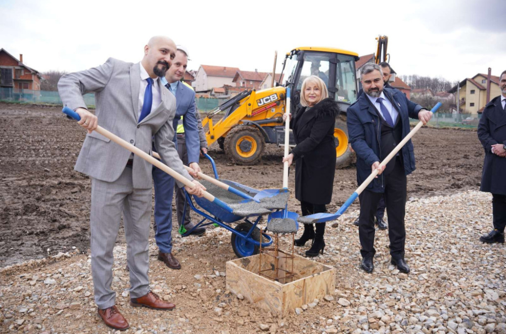 Gradi se još jedan vrtić za 270 mališana: Položen kamen temeljac u Kragujevcu