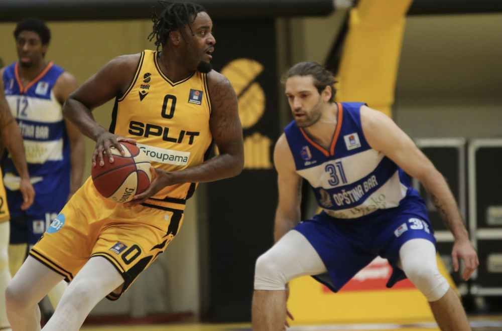 Split grabi ka plej-ofu – rutinski sa Mornarom