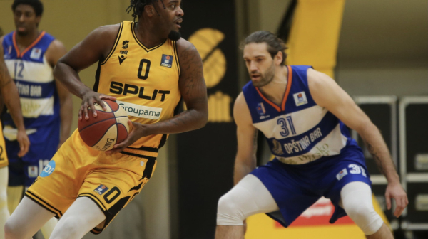 Split grabi ka plej-ofu – rutinski sa Mornarom