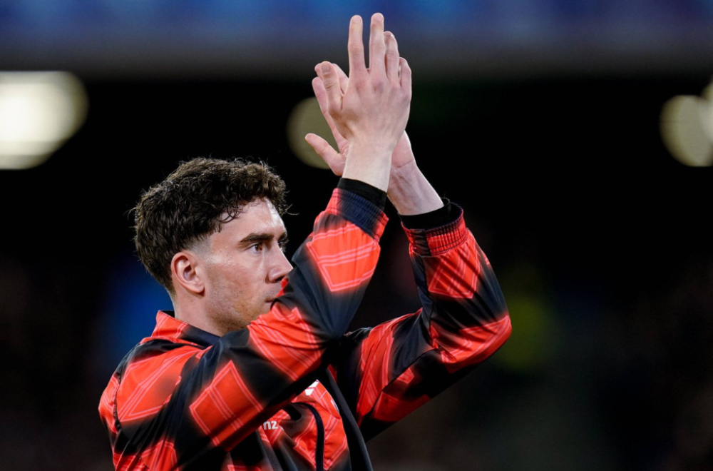 Vlahović u Milanu bodri Partizan FOTO