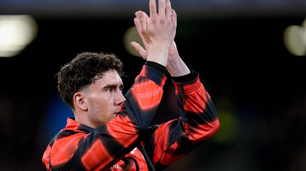 Vlahović u Milanu bodri Partizan FOTO