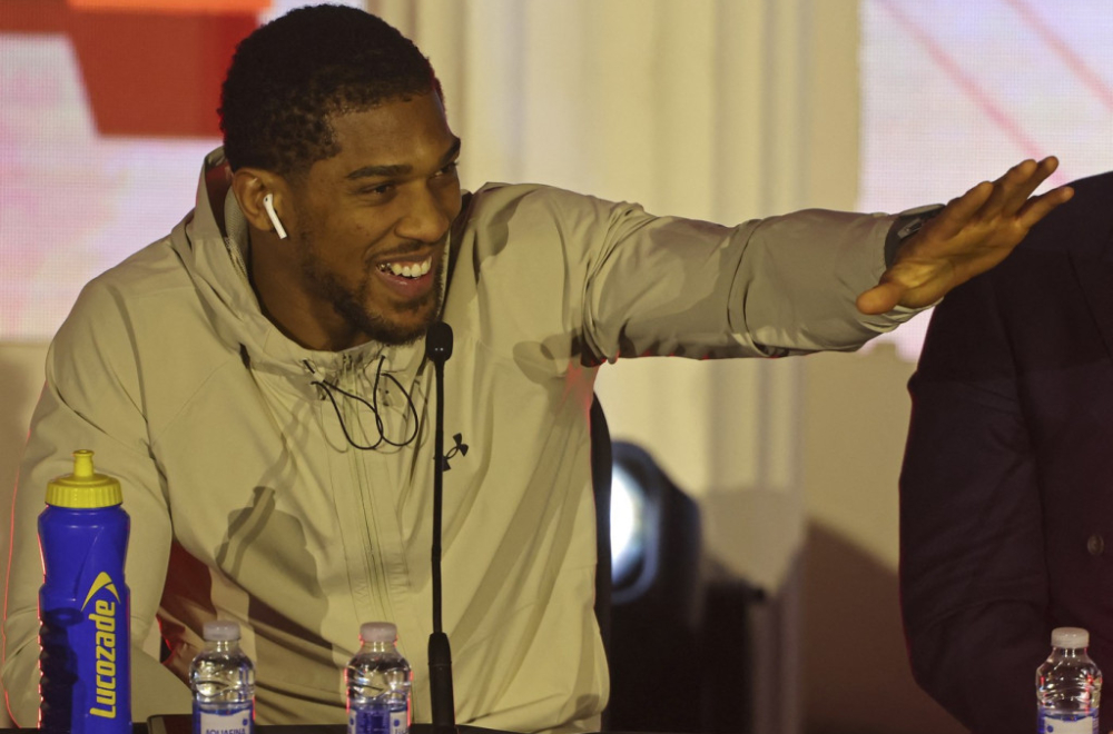 Džošua nokautirao Kamerunca u Rijadu VIDEO