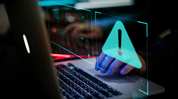 Google i Apple upozoravaju: Menjajte lozinke!