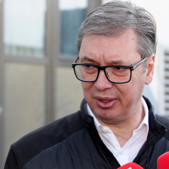 Vučić najavio povećanje plata za ovu grupu građana; Novi bombarder uskoro deo VS