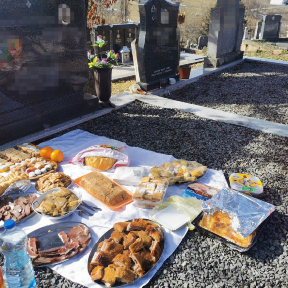 Iznošenje hrane na grobovima je pogrešno?