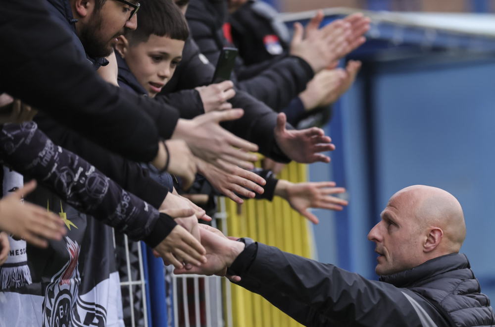 "Grobari" spremni za derbi – krenuo korteo VIDEO