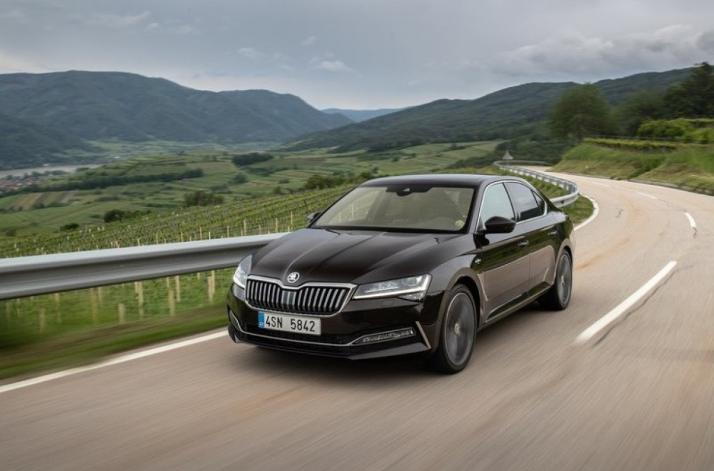 Škoda Superb nikad brža: Uz motor iz Audija RS3 razvija 300 km/h VIDEO