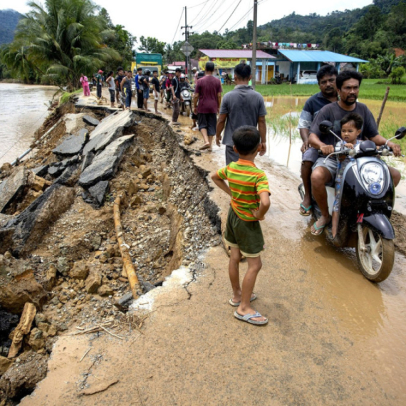 Kolaps u Indoneziji: Evakuisano 70.000 ljudi FOTO/VIDEO