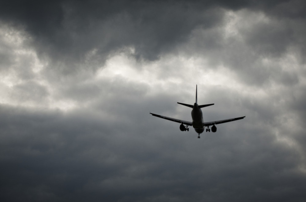 Avion morao prinudno da sleti: Nastao haos