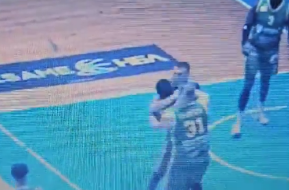 Lopta u glavu, pa davljenje – Bugarin napao bivšeg NBA igrača VIDEO