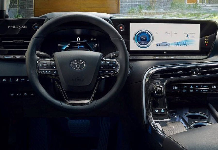 Toyota unapredila svoju limuzinu na vodonik, povećan domet FOTO